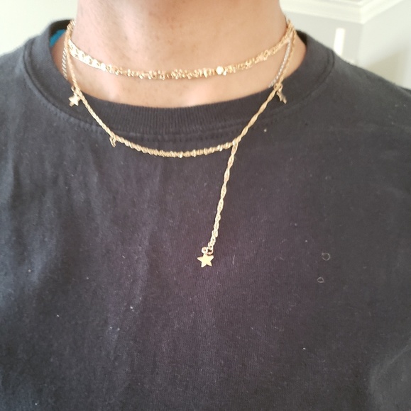 SOLD!!!!!!NWOT STUNNING LAYERED STAR NECKLACE GOLD - Picture 4 of 4
